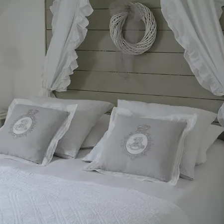 La Grange De Sophie Bed & Breakfast *